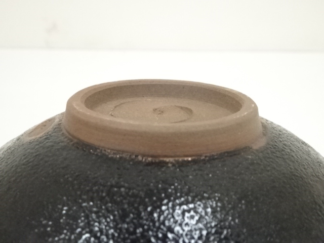 道具 ] - 道具 御浜窯 服部勘峰造 黒窯変釉茶碗（共箱） | ネット